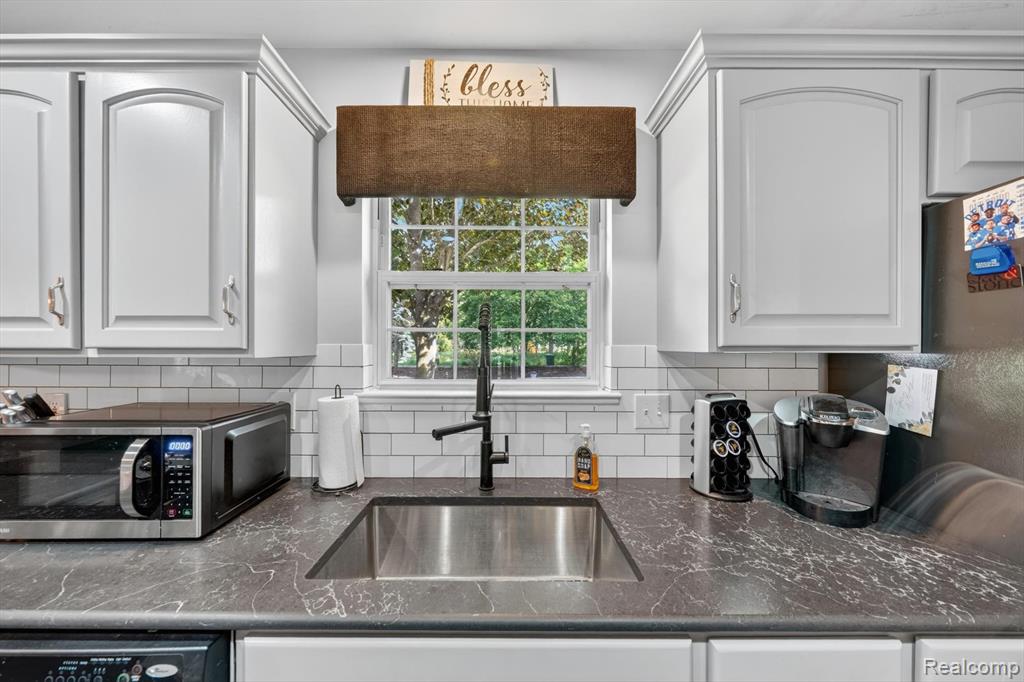 611 THORNEHILL Trail, Oxford, MI 48371 — Photo 12