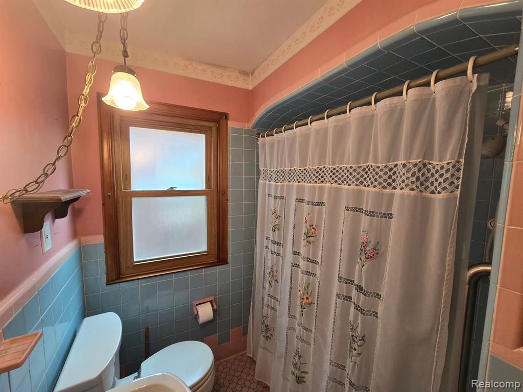 950 N YORK Street, Dearborn, MI 48128 — Photo 13