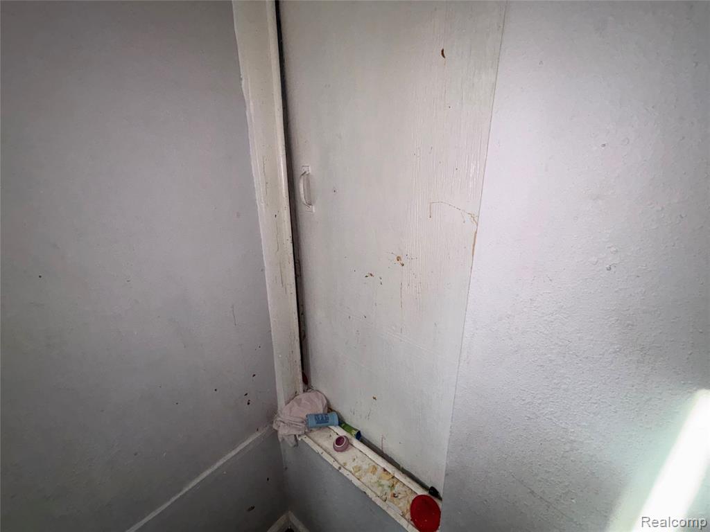 7647 Greenview Avenue, Detroit, MI 48228 — Photo 23
