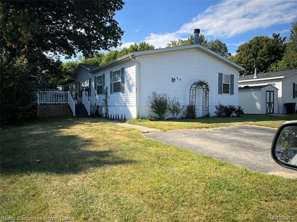 124 Hidden, Fort Gratiot, MI 48059 — Photo 2