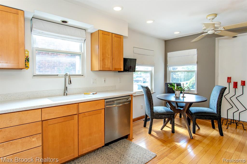 10564 Lasalle Boulevard, Huntington Woods, MI — Photo 11