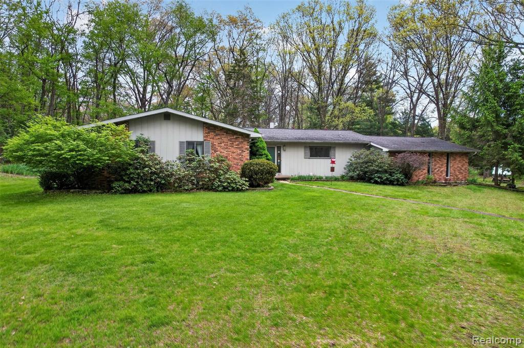 10467 McGregor Road, Pinckney, MI 48169 — Photo 3