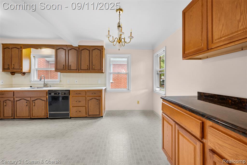 8235 Virgil Street, Dearborn Heights, MI 48127 — Photo 10