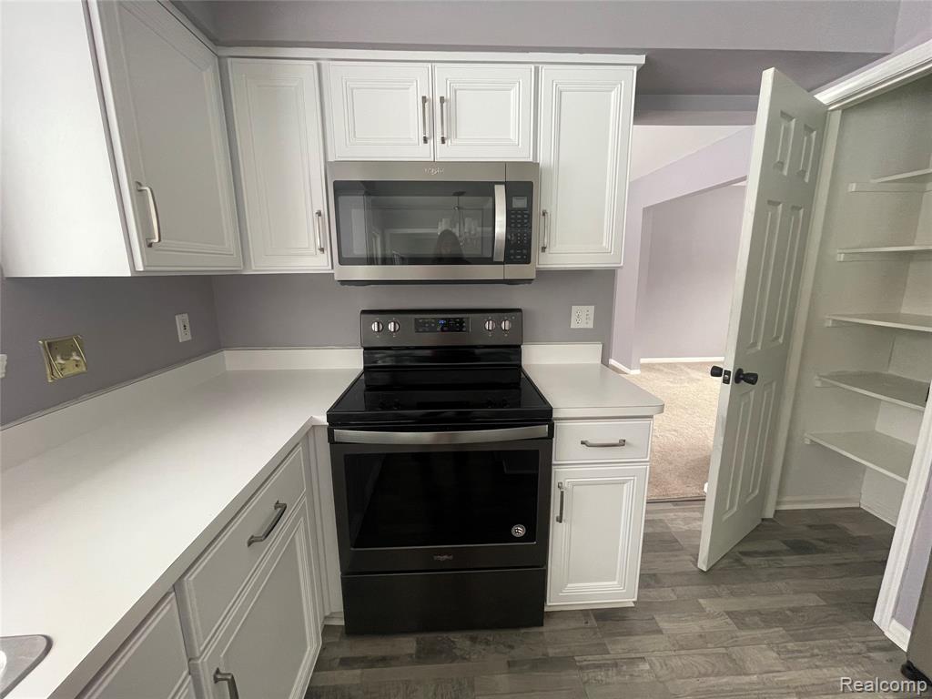 45225 Yorkshire Drive, Novi, MI — Photo 11