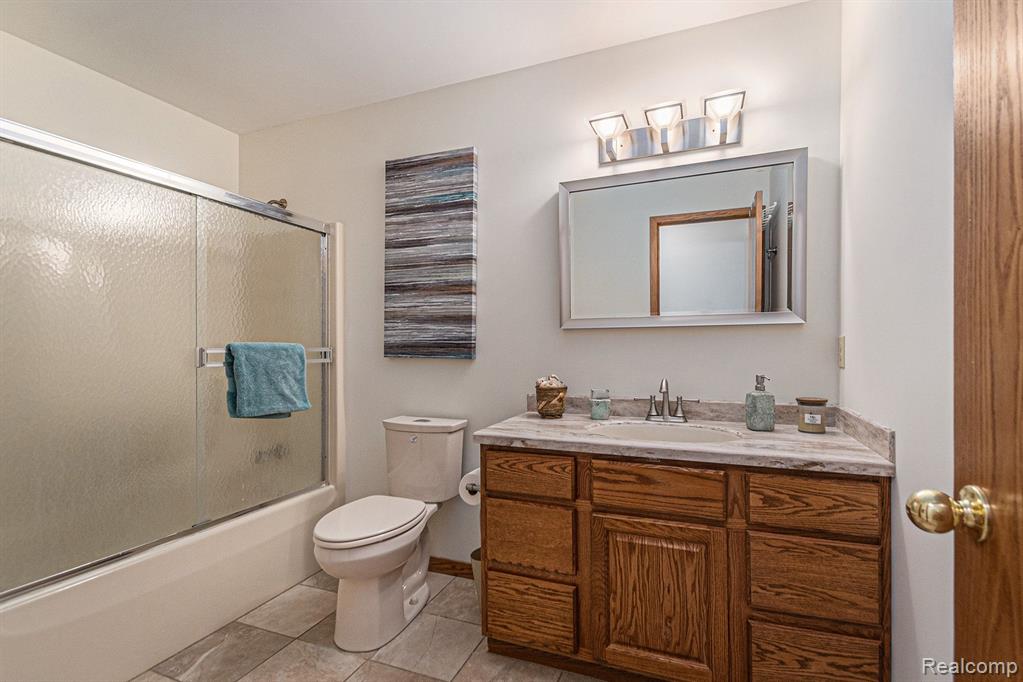 5102 FOXPOINT Circle, Midland, MI 48642 — Photo 21