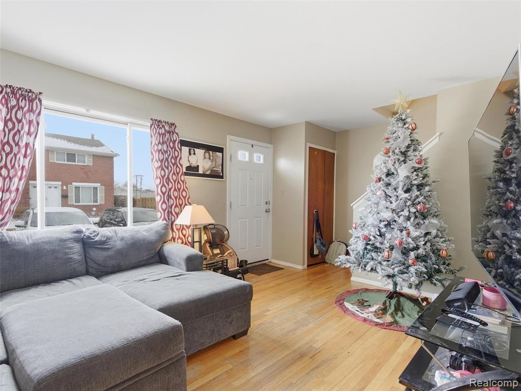8207 Dartmouth Avenue, Warren, MI 48093 — Photo 4