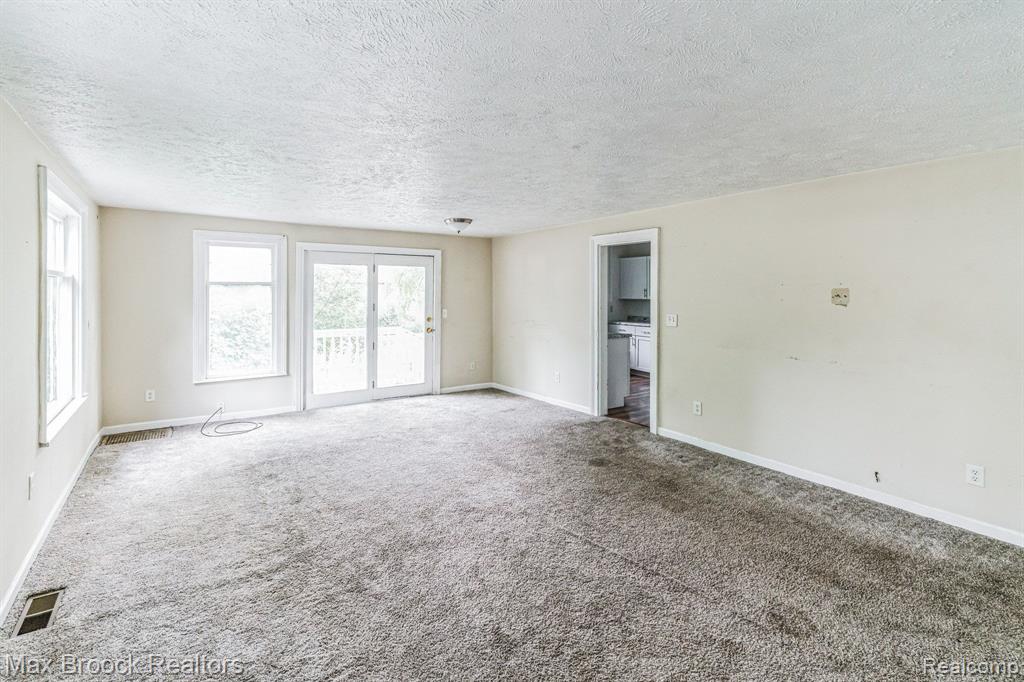702 S BARNES Street, Mason, MI 48854 — Photo 9