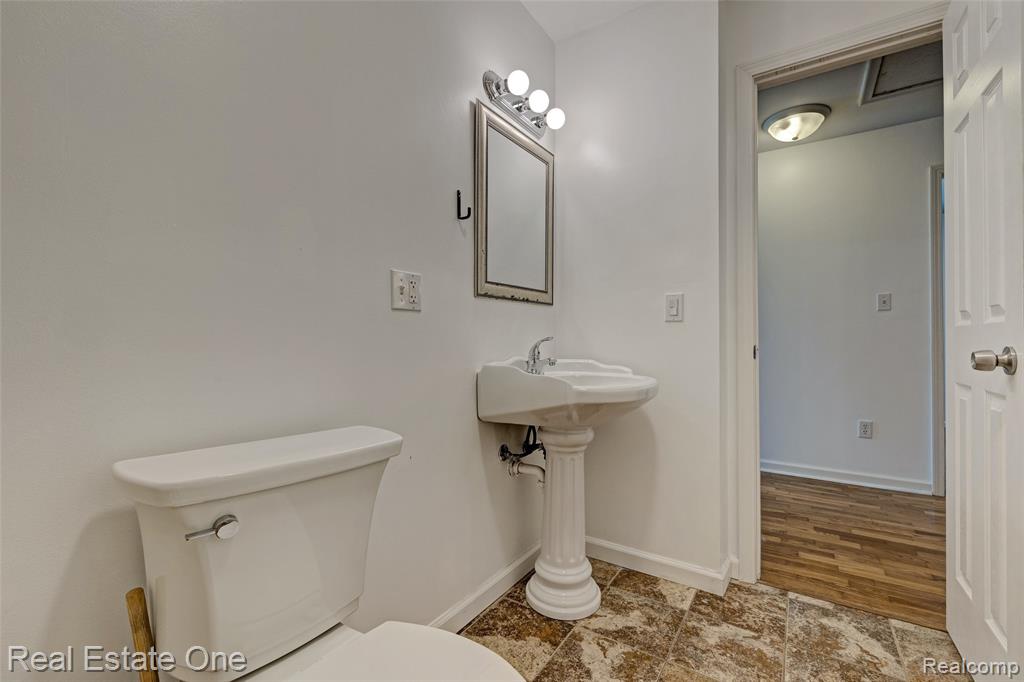 705 Richard Street, Holly, MI 48442 — Photo 28