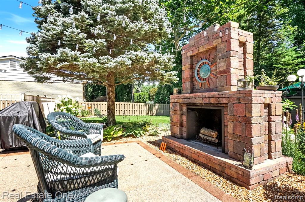 46322 HOUGHTON Drive, Shelby Twp, MI 48315 — Photo 32