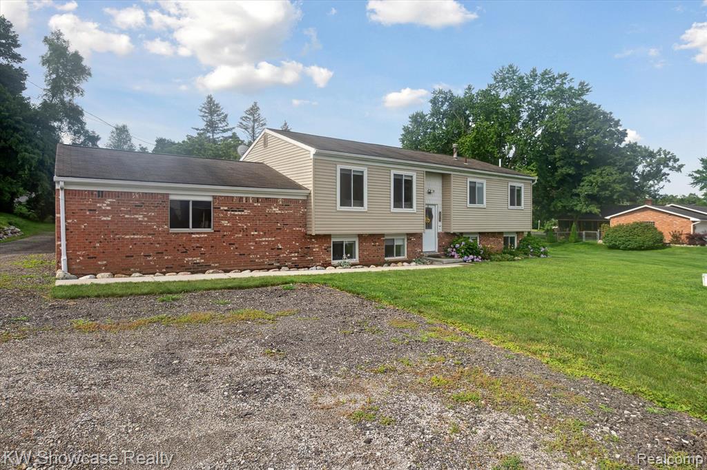 9296 Hilton Road, Brighton, MI 48114 — Photo 2
