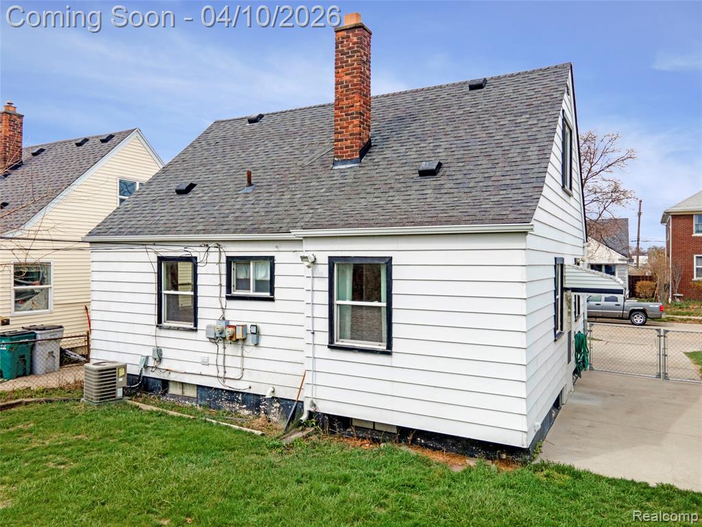 720 E Robert Avenue, Hazel Park, MI 48030 — Photo 32