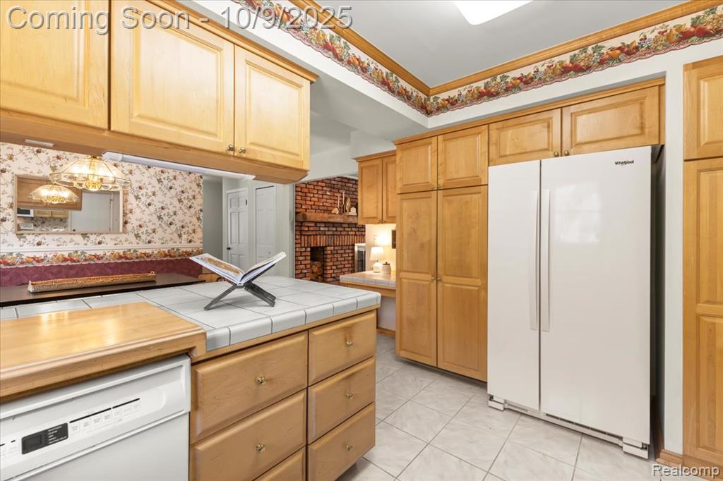 12190 Carriage Trail Circle, Davisburg, MI 48350 — Photo 21