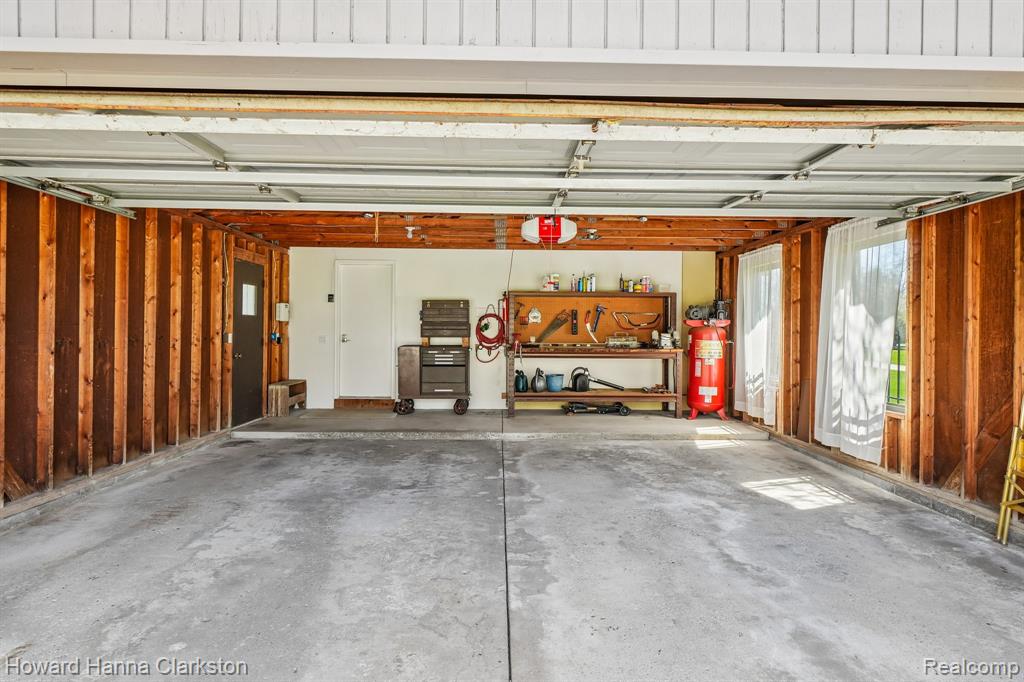 12120 Carriage Trail Drive, Davisburg, MI 48350 — Photo 36