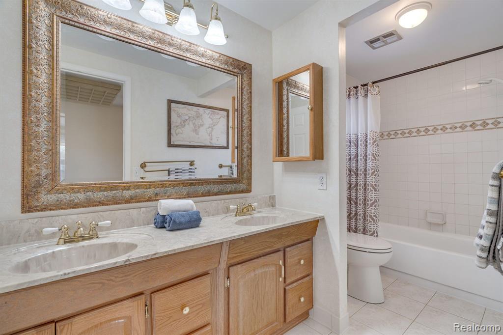 4929 Danbury Drive, Troy, MI 48085 — Photo 24