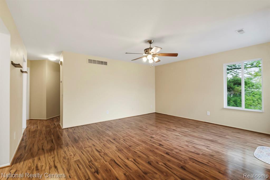 924 Saybrook Drive, Waterford, MI 48327 — Photo 7