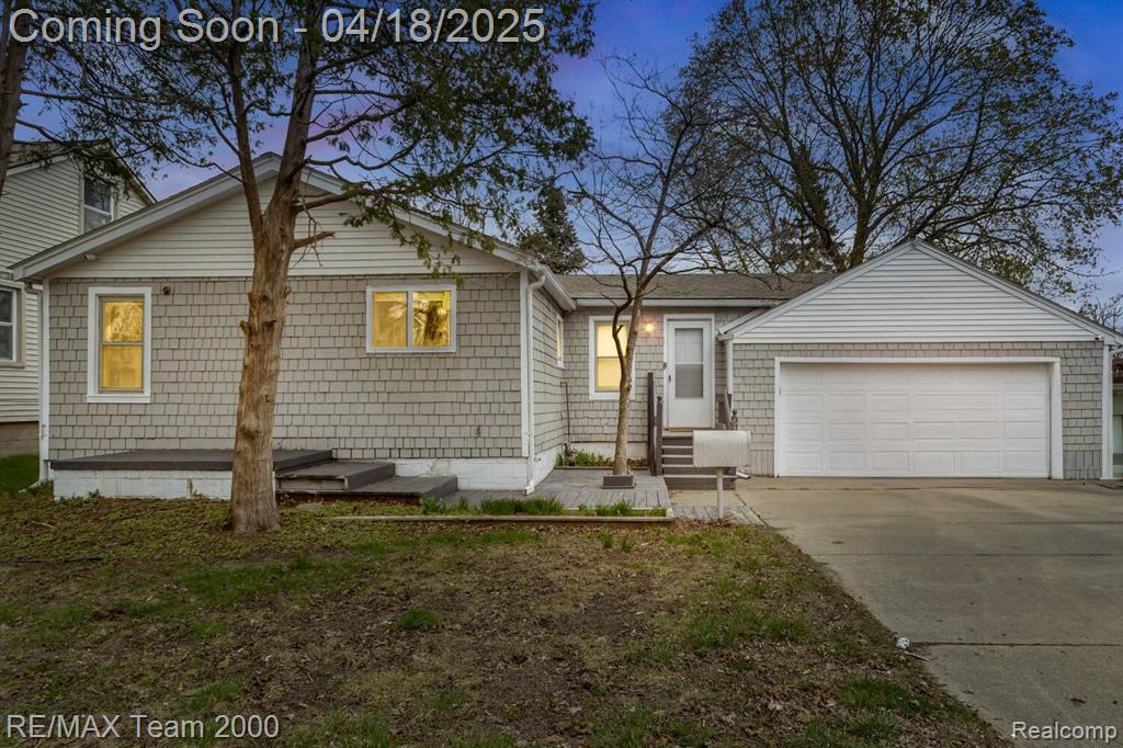 6200 NIGHTINGALE Street, Dearborn Heights, MI 48127 — front exterior