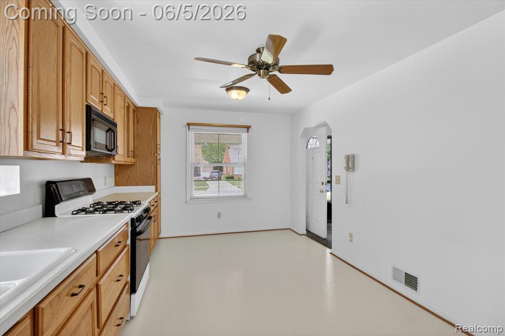 9825 Becker Avenue, Allen Park, MI 48101 — Photo 14