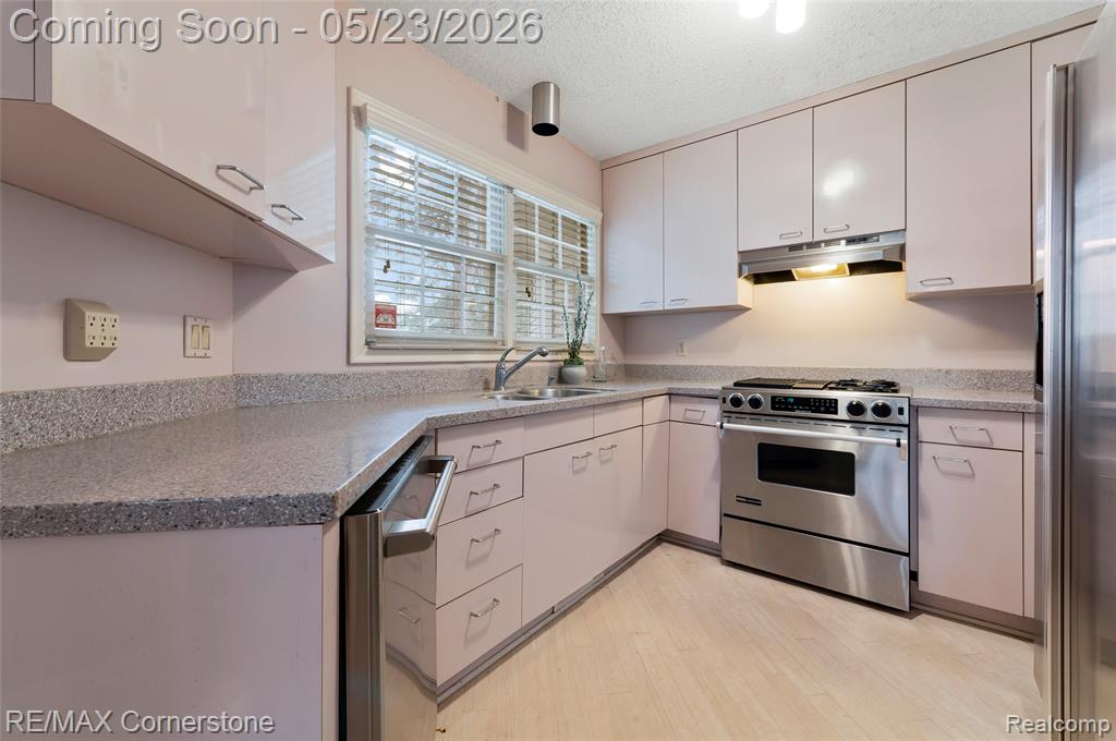 7632 Danbury Circle Circle, West Bloomfield, MI — Photo 12