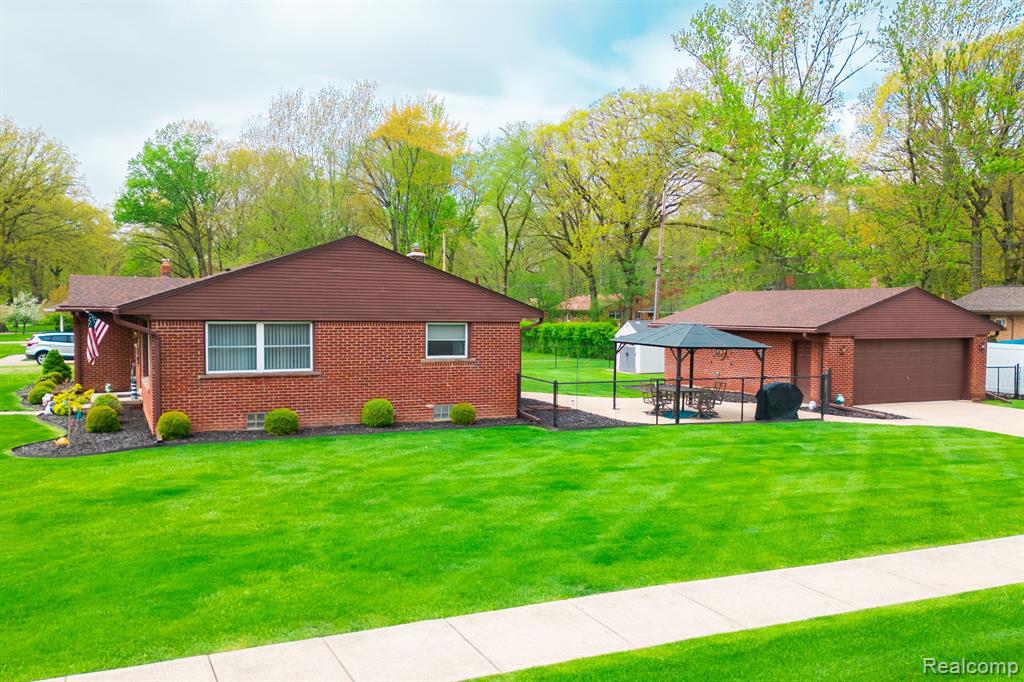 7912 COVENTRY Avenue, Grosse Ile, MI 48138 — Photo 37