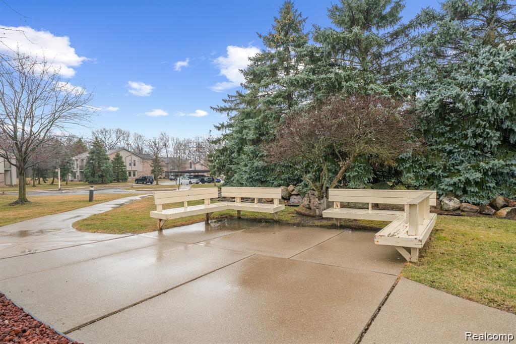 42601 LILLEY POINTE Drive, Canton, MI 48187 — Photo 16