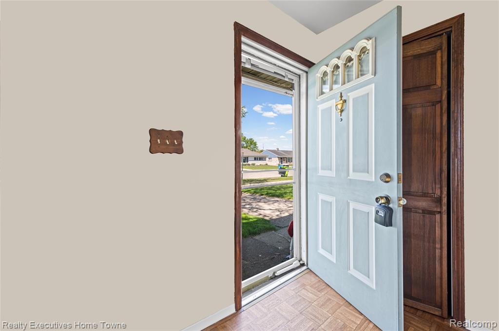 25520 Miracle Drive, Madison Heights, MI 48071 — Photo 8