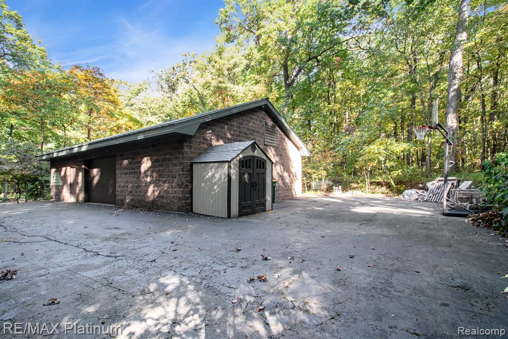 4352 Fenton Road, Hartland, MI 48353 — Photo 34