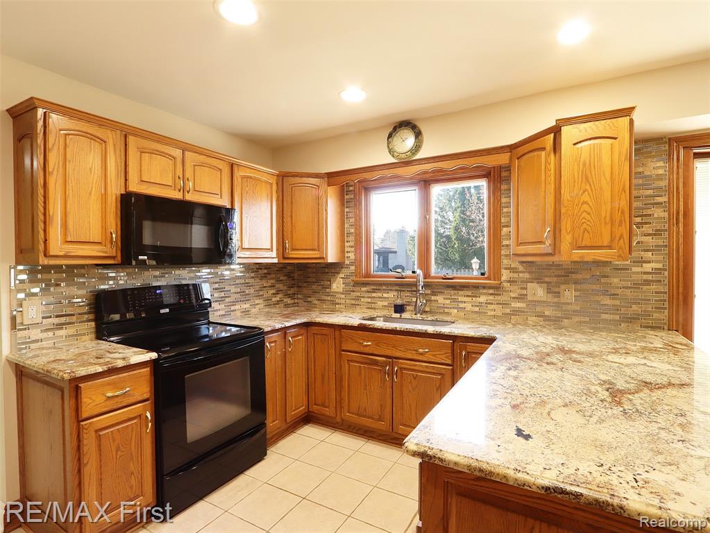 42429 Royal Lane, Clinton Twp, MI 48038 — Photo 8