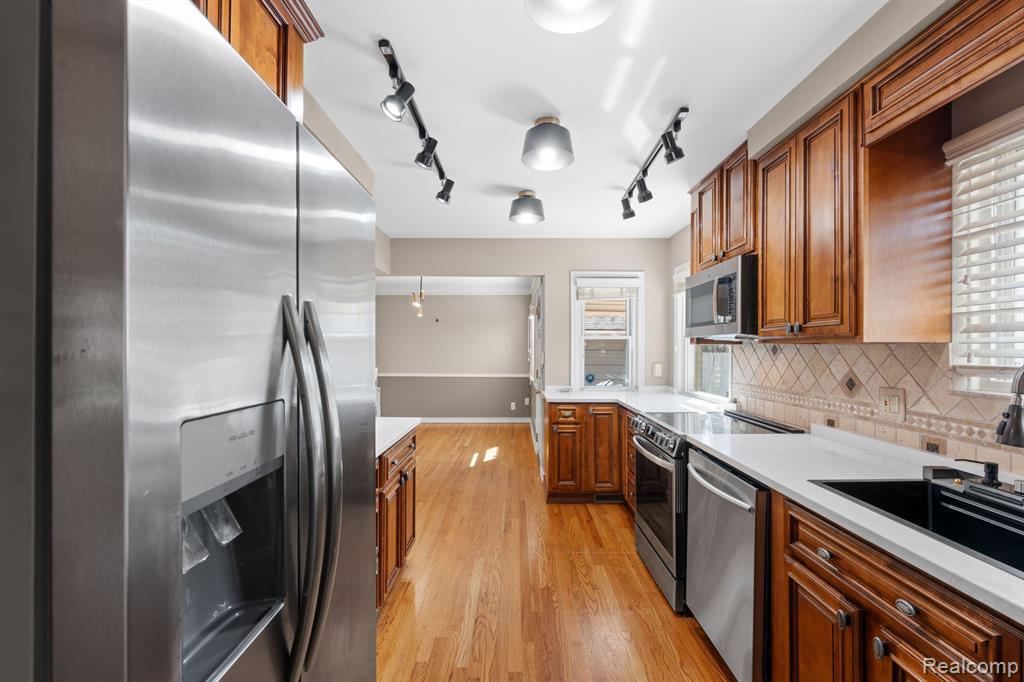 8540 ARNOLD Street, Dearborn Heights, MI 48127 — Photo 11