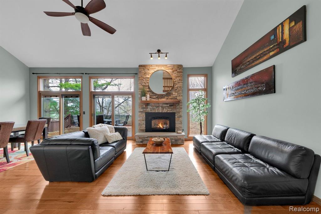 950 Hidden Valley Drive, Lake Orion, MI 48362 — Photo 2