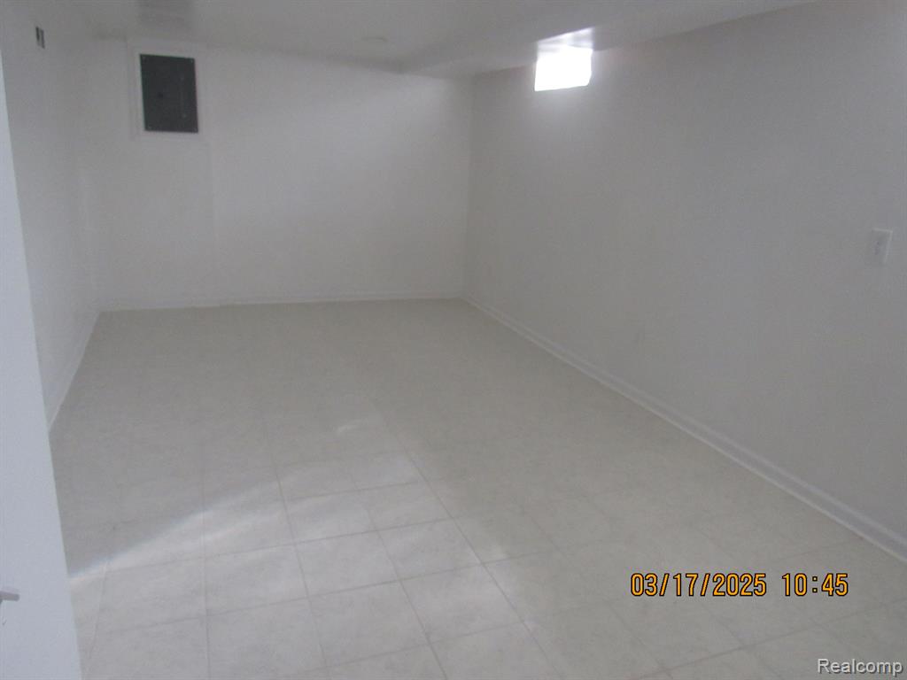 548 EMERSON Avenue, Pontiac, MI 48342 — Photo 9