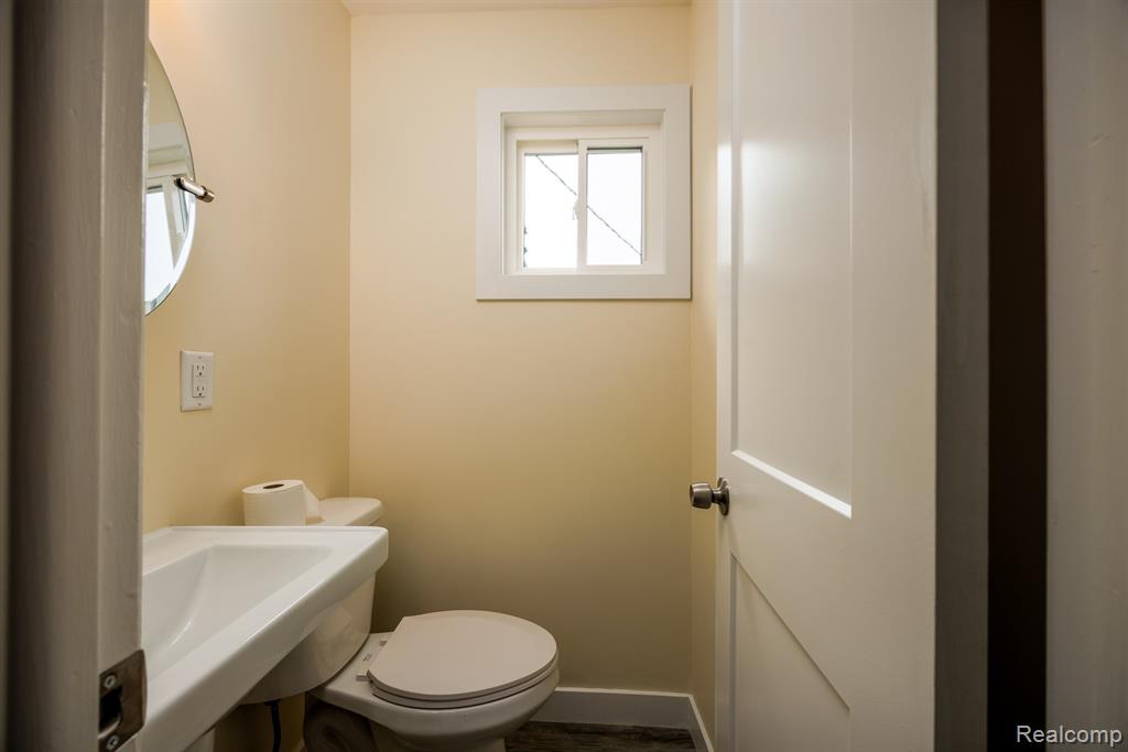 6298 Nightingale Drive, Flint, MI 48506 — Photo 12