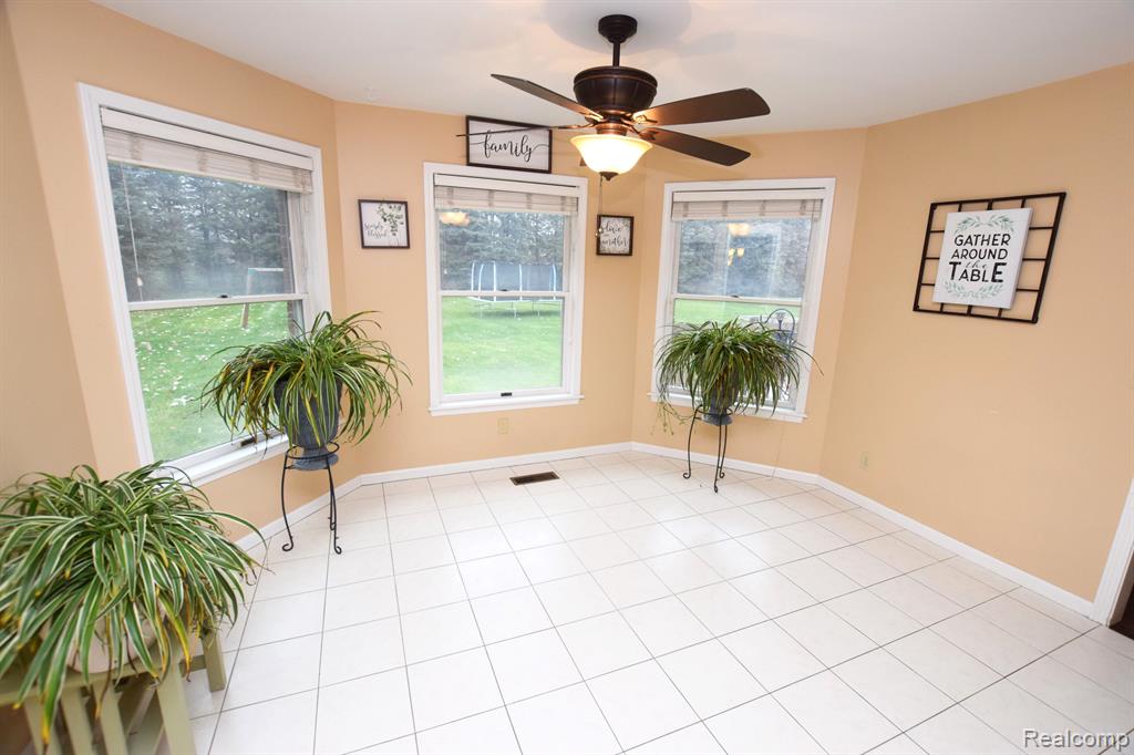 6018 COVERED WAGONS Trail, Flint, MI 48532 — Photo 8