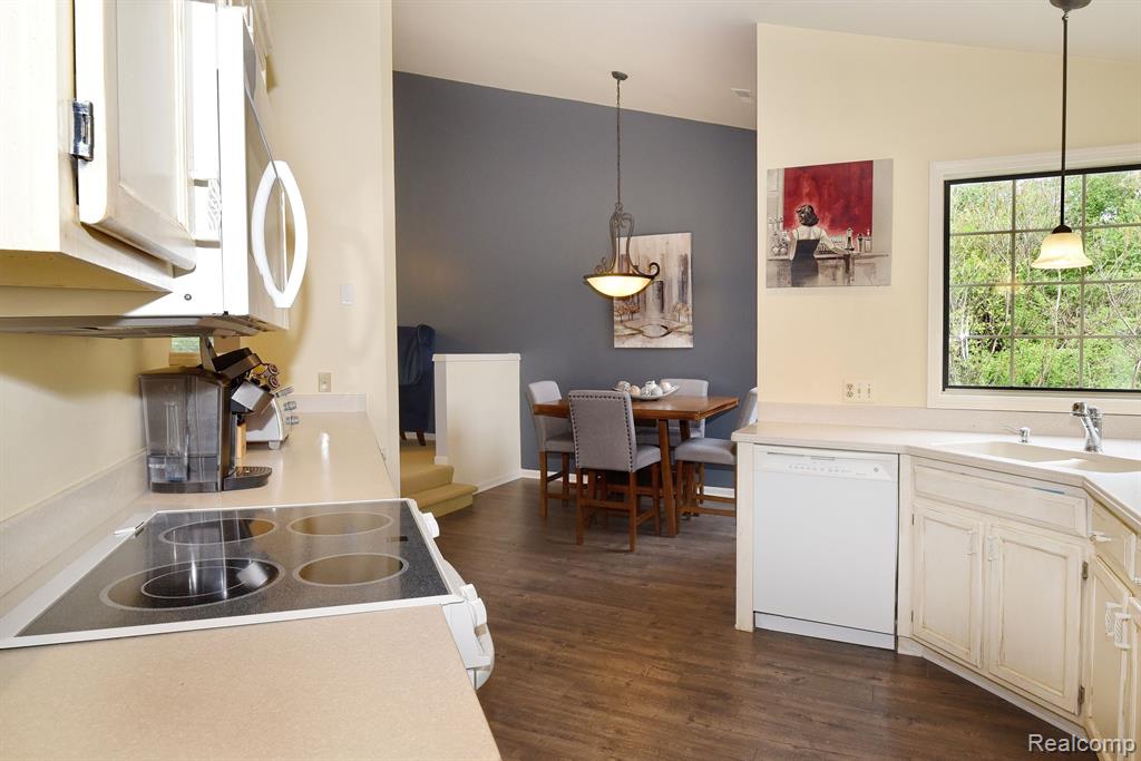 490 NEWBURNE POINTE, Bloomfield Hills, MI 48304 — Photo 12