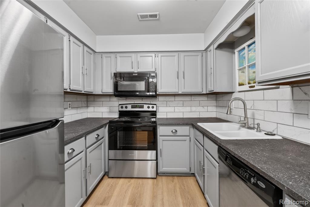 10228 Nancys Boulevard, Grosse Ile, MI 48138 — Photo 10