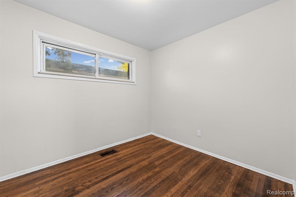 1601 S Bassett Street, Detroit, MI 48217 — Photo 5