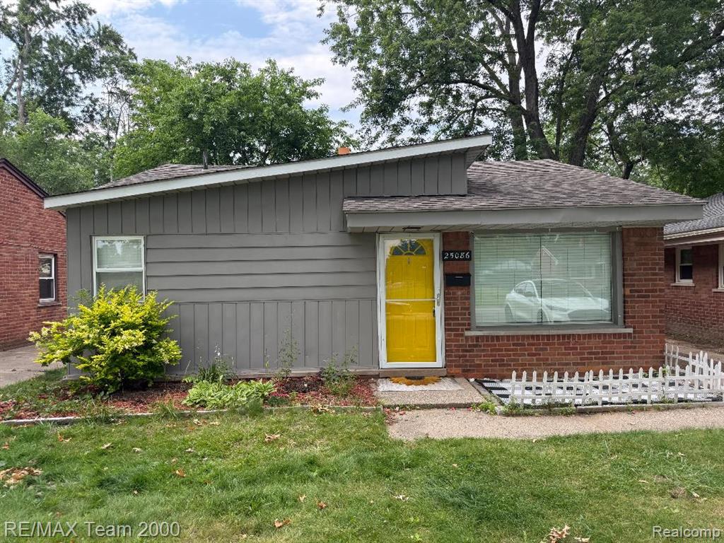25086 Annapolis Street, Dearborn Heights, MI 48125 — front exterior