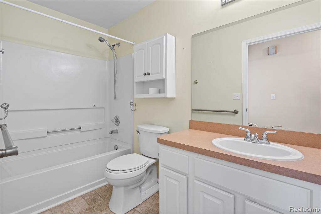4130 Hampton Ridge Boulevard, 63, Howell, MI 48843 — Photo 25