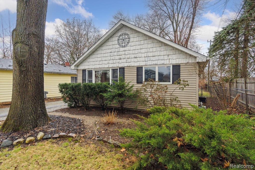 8461 CASCADE Street, Commerce Twp, MI 48382 — Photo 2