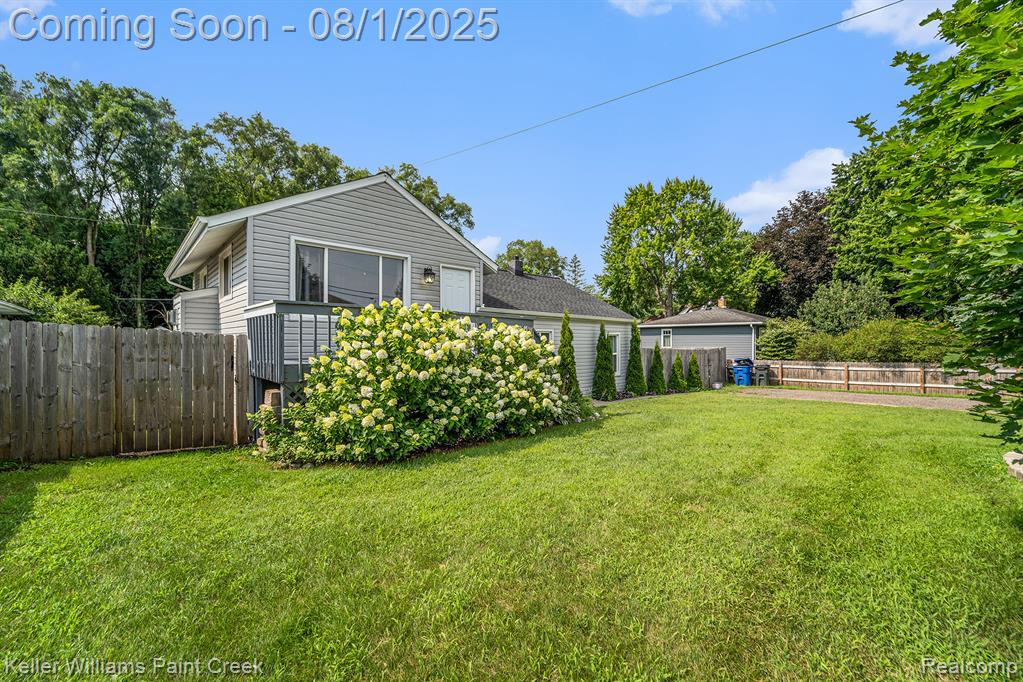 4135 Fenmore Avenue, Waterford, MI 48328 — Photo 2