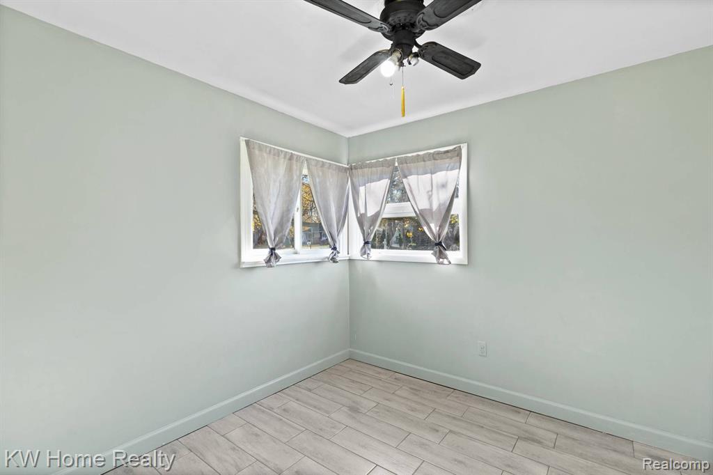 629 E CREST Lane, South Lyon, MI 48178 — Photo 16