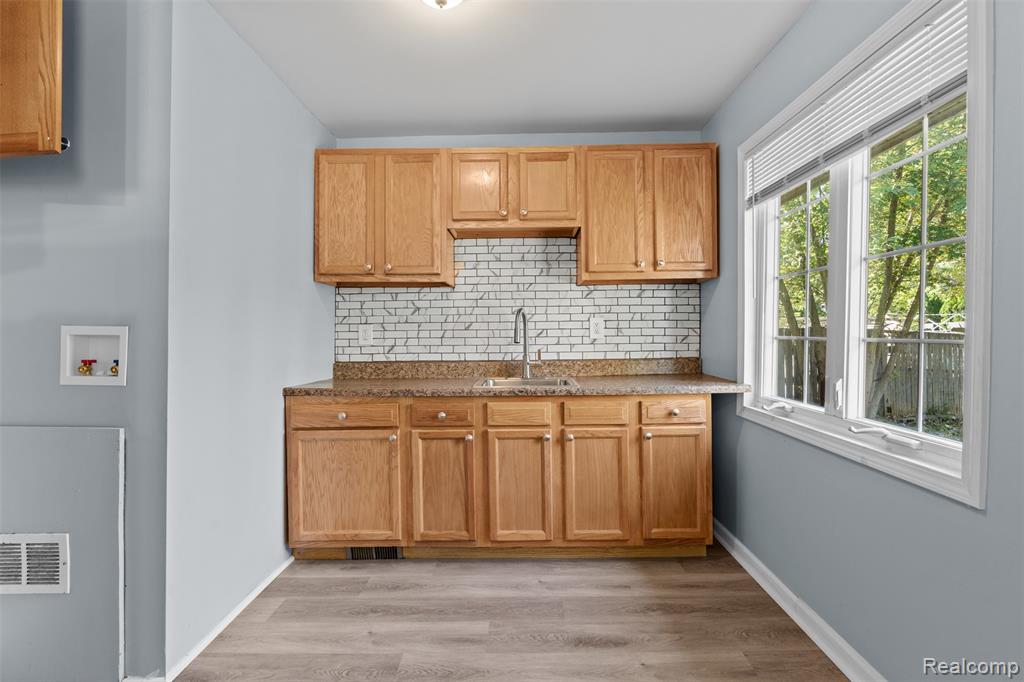 853 Melrose Street, Pontiac, MI 48340 — Photo 8