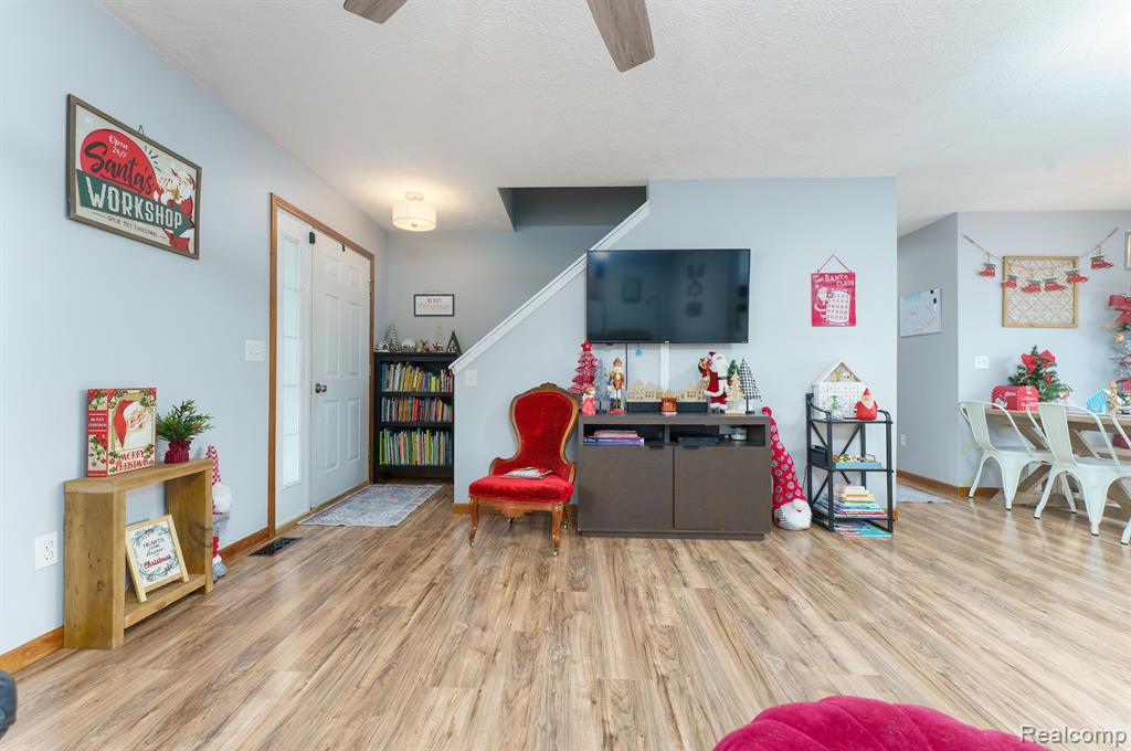 738 PINEGATE Drive, Fowlerville, MI 48836 — Photo 4