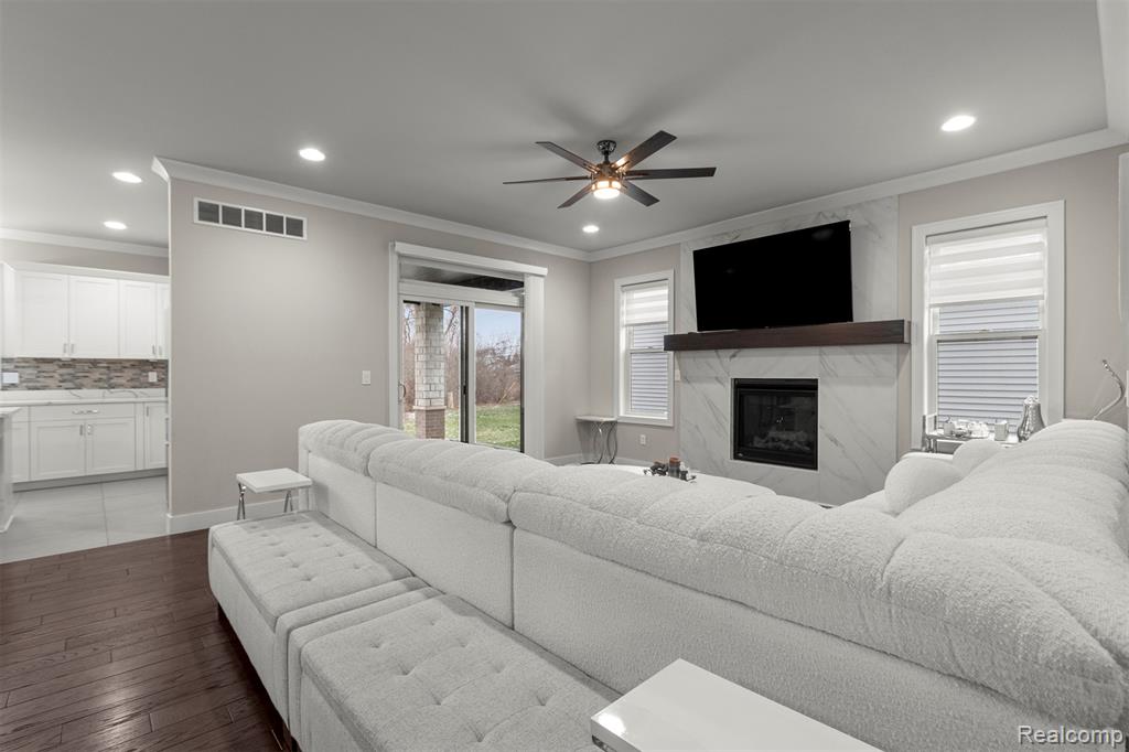 8615 Greendale Drive, Sterling Heights, MI 48312 — Photo 8