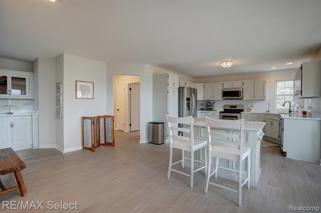 4392 OAK TREE Trail, Fenton, MI 48430 — Photo 23
