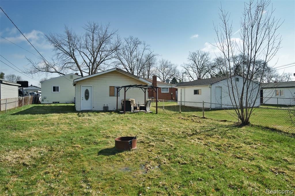 23008 Allor Street, Saint Clair Shores, MI 48082 — Photo 11
