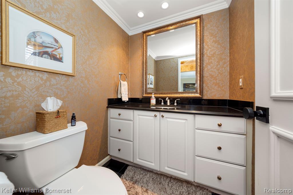 839 COOK Road, Grosse Pointe Woods, MI 48236 — Photo 18