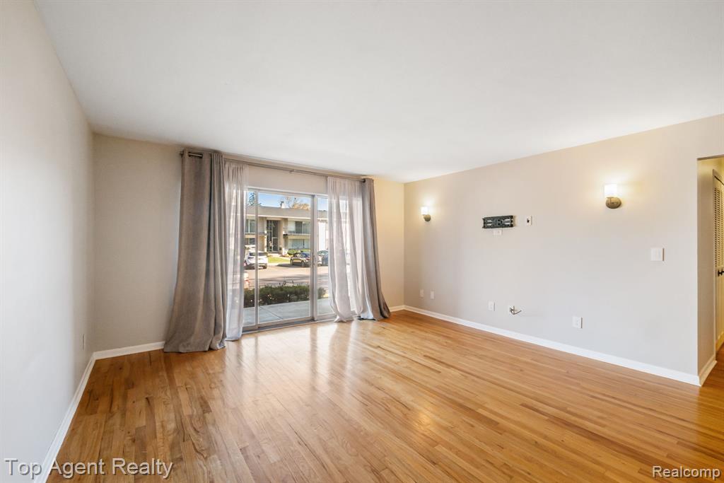 8353 Kennedy Circle, Warren, MI 48093 — Photo 9