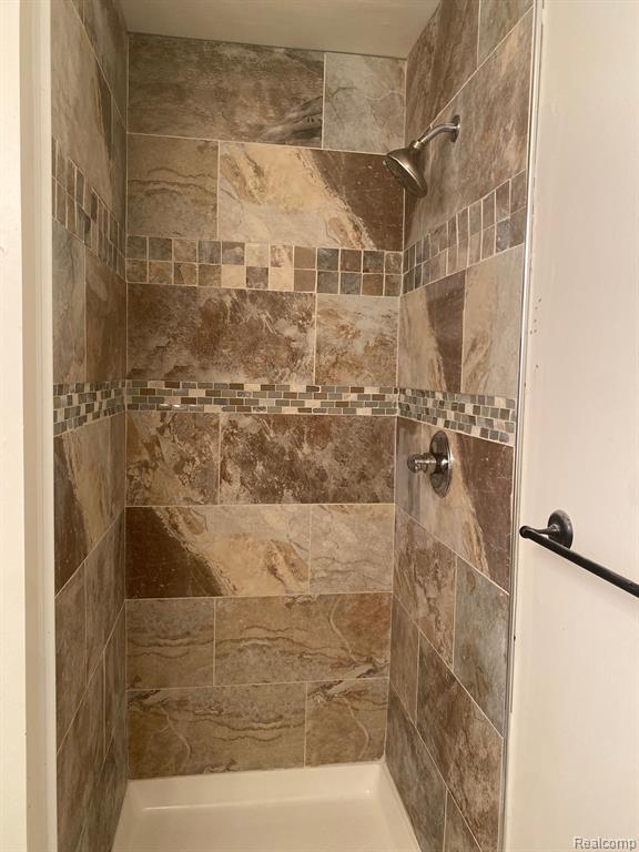 636 CHERRY ORCHARD Road, Canton, MI 48188 — Photo 19