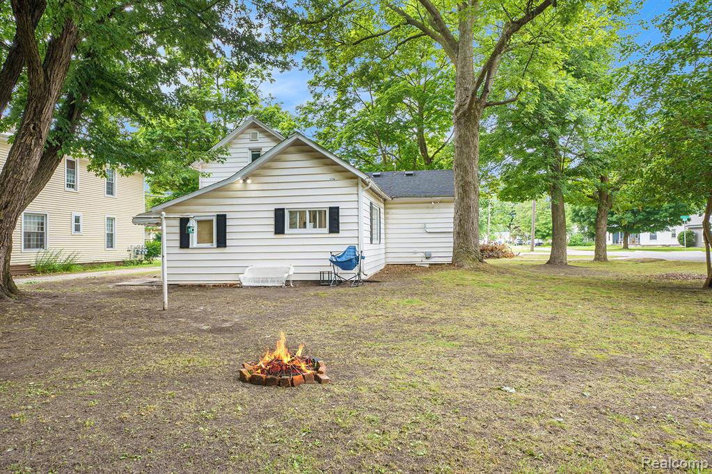 124 N Line Street, Chesaning, MI 48616 — Photo 16