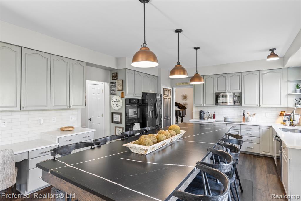 50045 Heron Court, Canton, MI 48187 — Photo 10